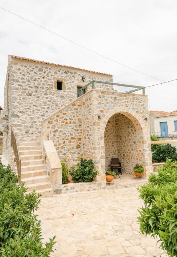 La Tore Di Montenegro Gythio Luaran gambar